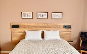 Sunny 3, Two-Bedroom Apartment With Parking